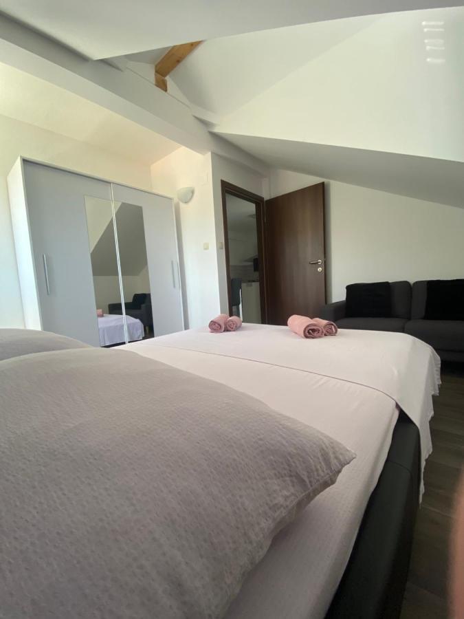 Guesthouse Ruza Sobra Apartments In The Attic Of The House Esterno foto