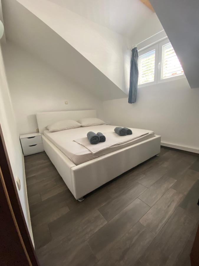 Guesthouse Ruza Sobra Apartments In The Attic Of The House Esterno foto
